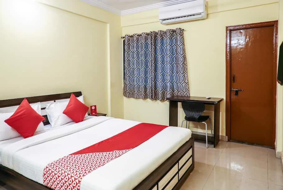Hotel O Eon Studio Apartments Poona Buitenkant foto