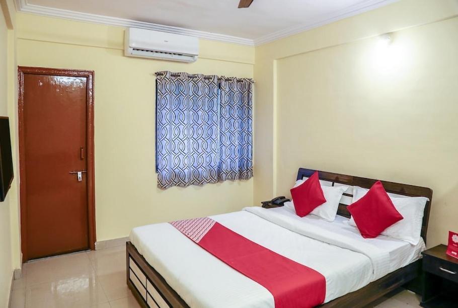 Hotel O Eon Studio Apartments Poona Buitenkant foto
